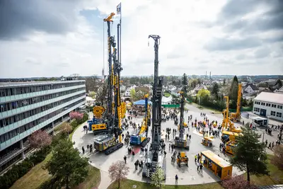 From diaphragm wall to pile driving and drilling technology: Bauer presented a wide range of machines.